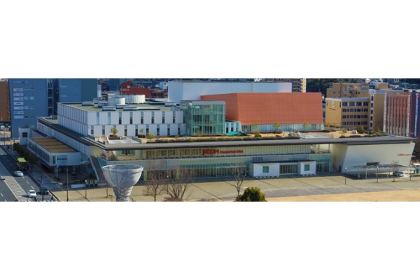 歩き　ＪＲ大分駅南口　上野の森口　からホルトホール前の広場・大分県・看護師（訪問看護／デイケア／病院）