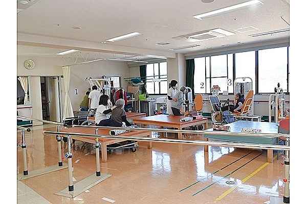 医療法人　慈正会　さるびあ苑・鹿児島県・理学療法士・